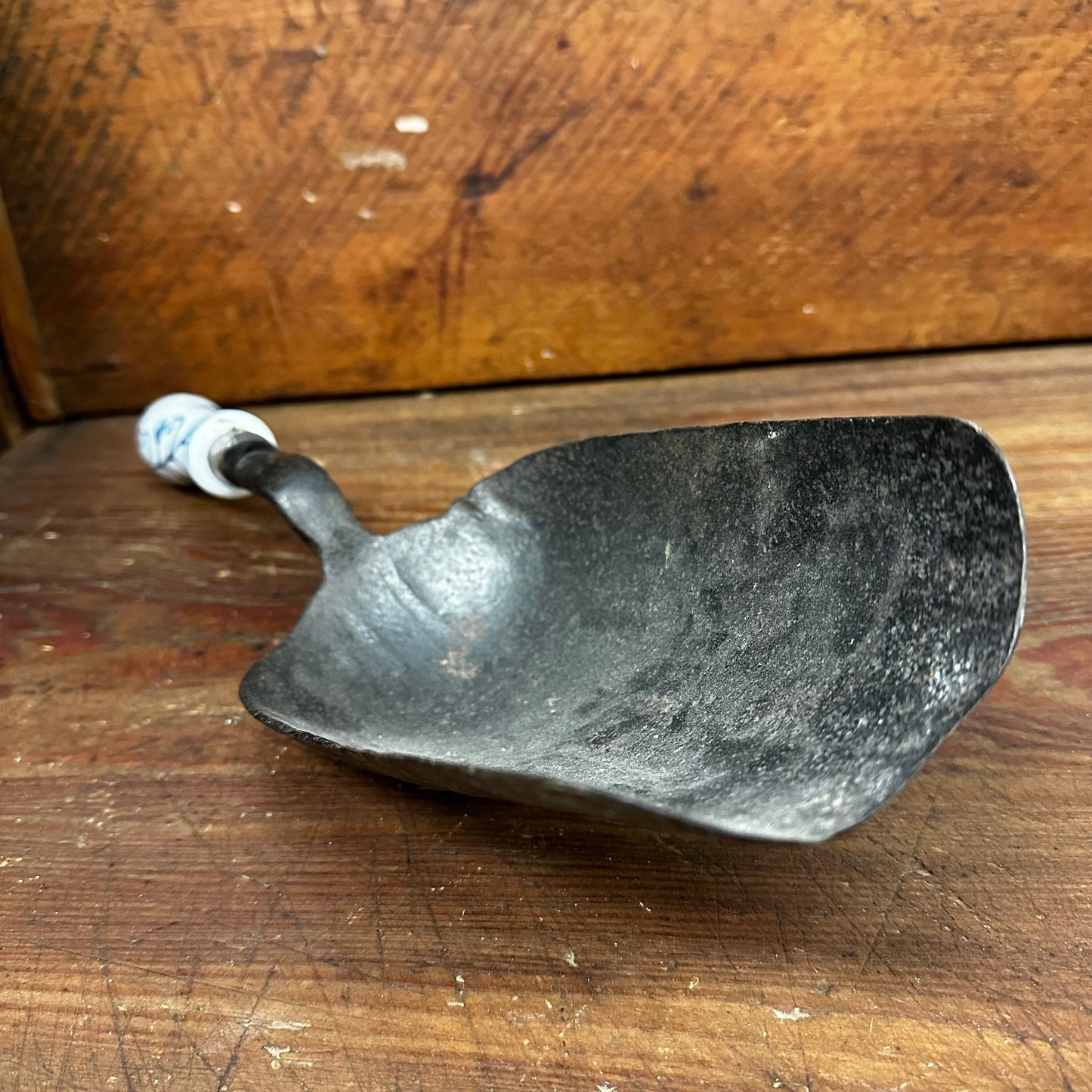 Rare Blue Onion Metal Grain Scoop with Ceramic Handle 1104