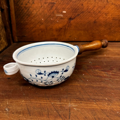 Blue Onion Sifter Strainer Turned Wooden Handle 1109