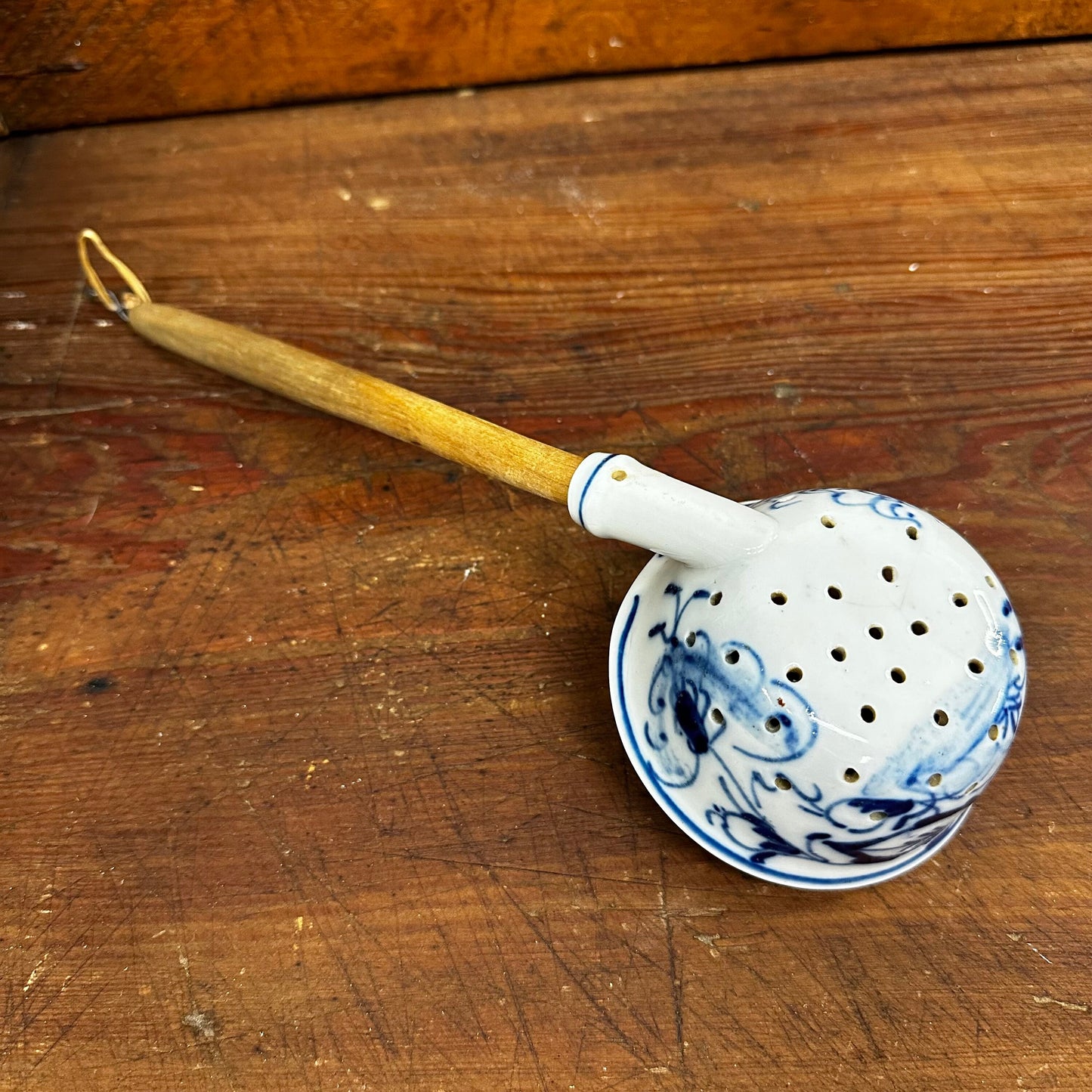 Blue Onion Sifter Strainer Turned Wooden Handle 1111